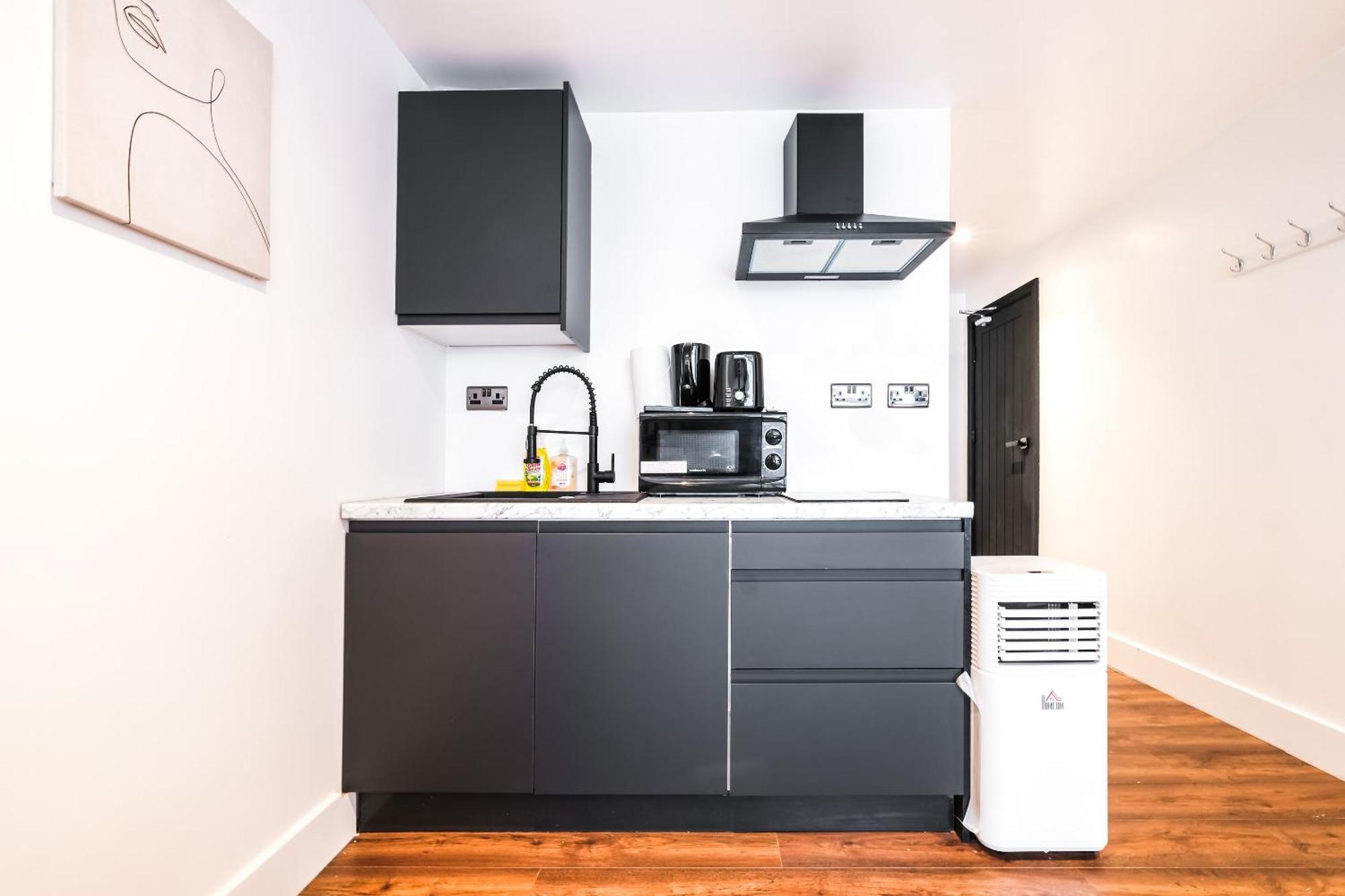 Spacious Apartment In Piccadilly Sleep 6 Vrb ลอนดอน ภายนอก รูปภาพ