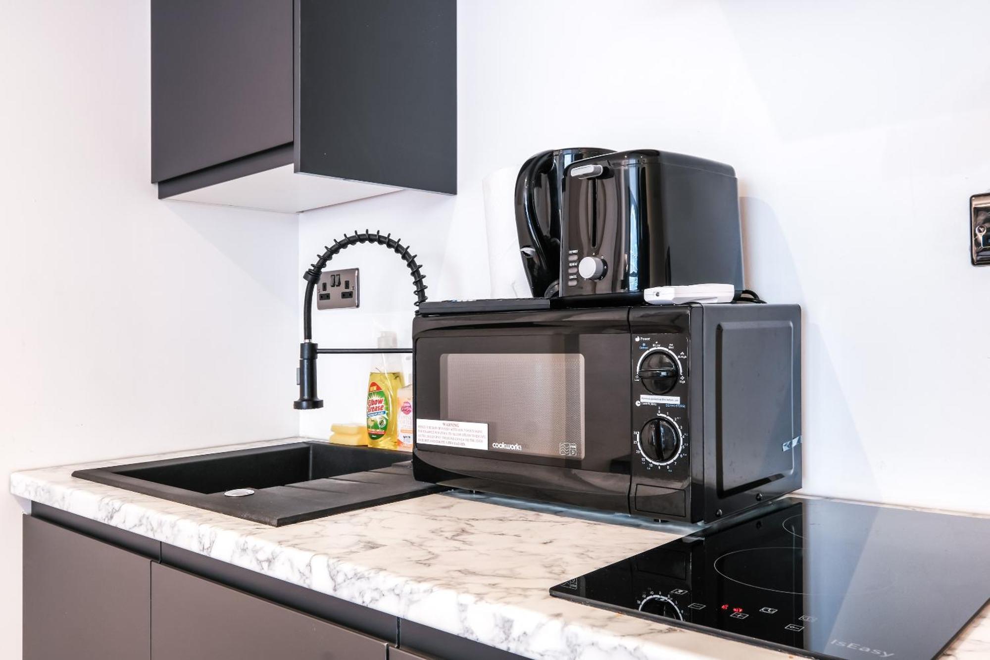 Spacious Apartment In Piccadilly Sleep 6 Vrb ลอนดอน ภายนอก รูปภาพ