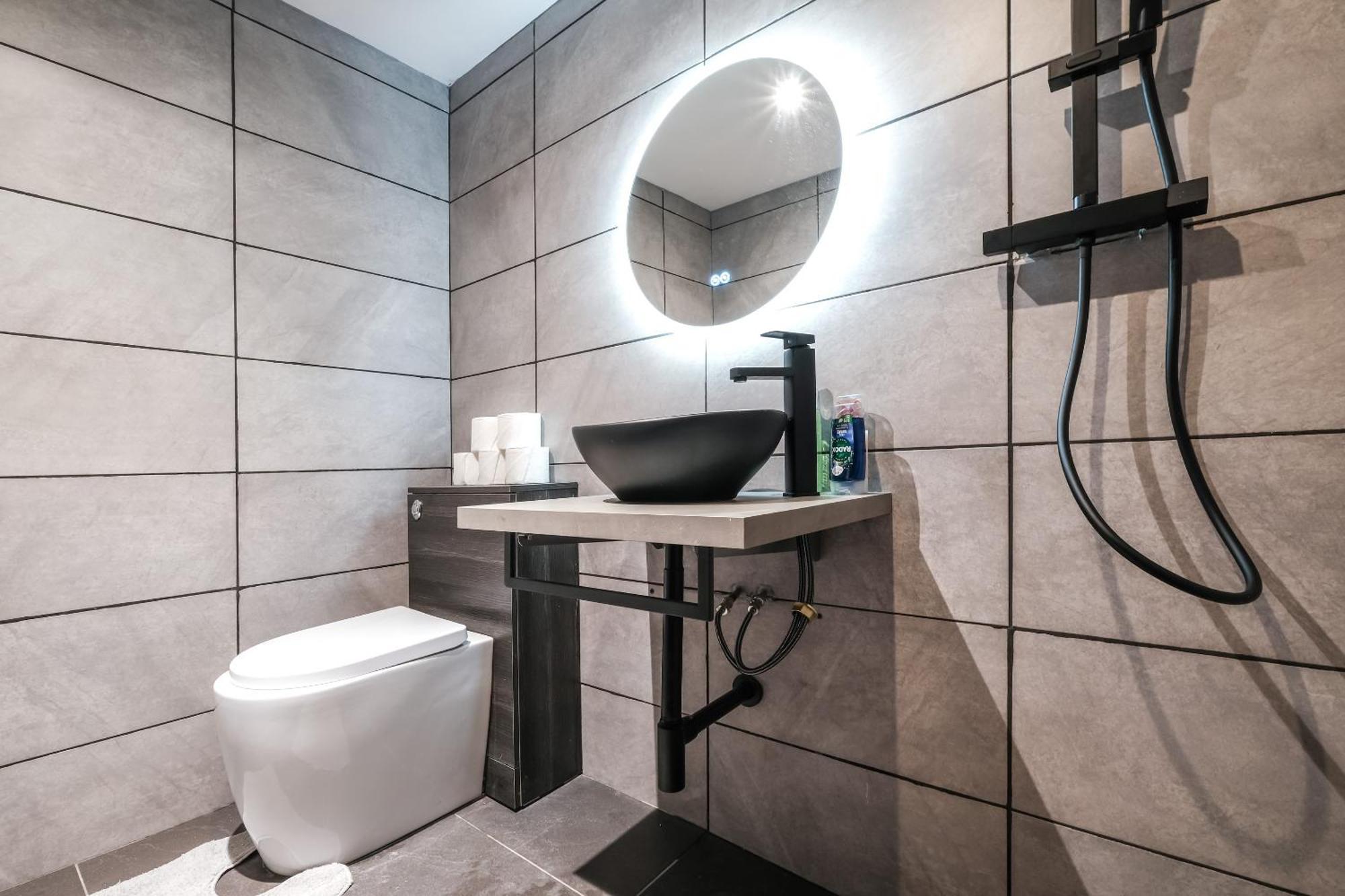 Spacious Apartment In Piccadilly Sleep 6 Vrb ลอนดอน ภายนอก รูปภาพ